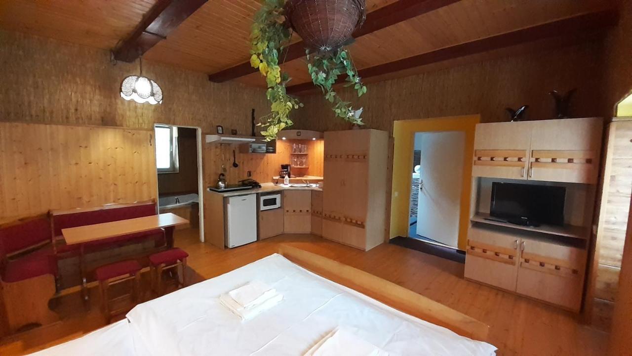 Resort Chribska Apartmany Adri エクステリア 写真